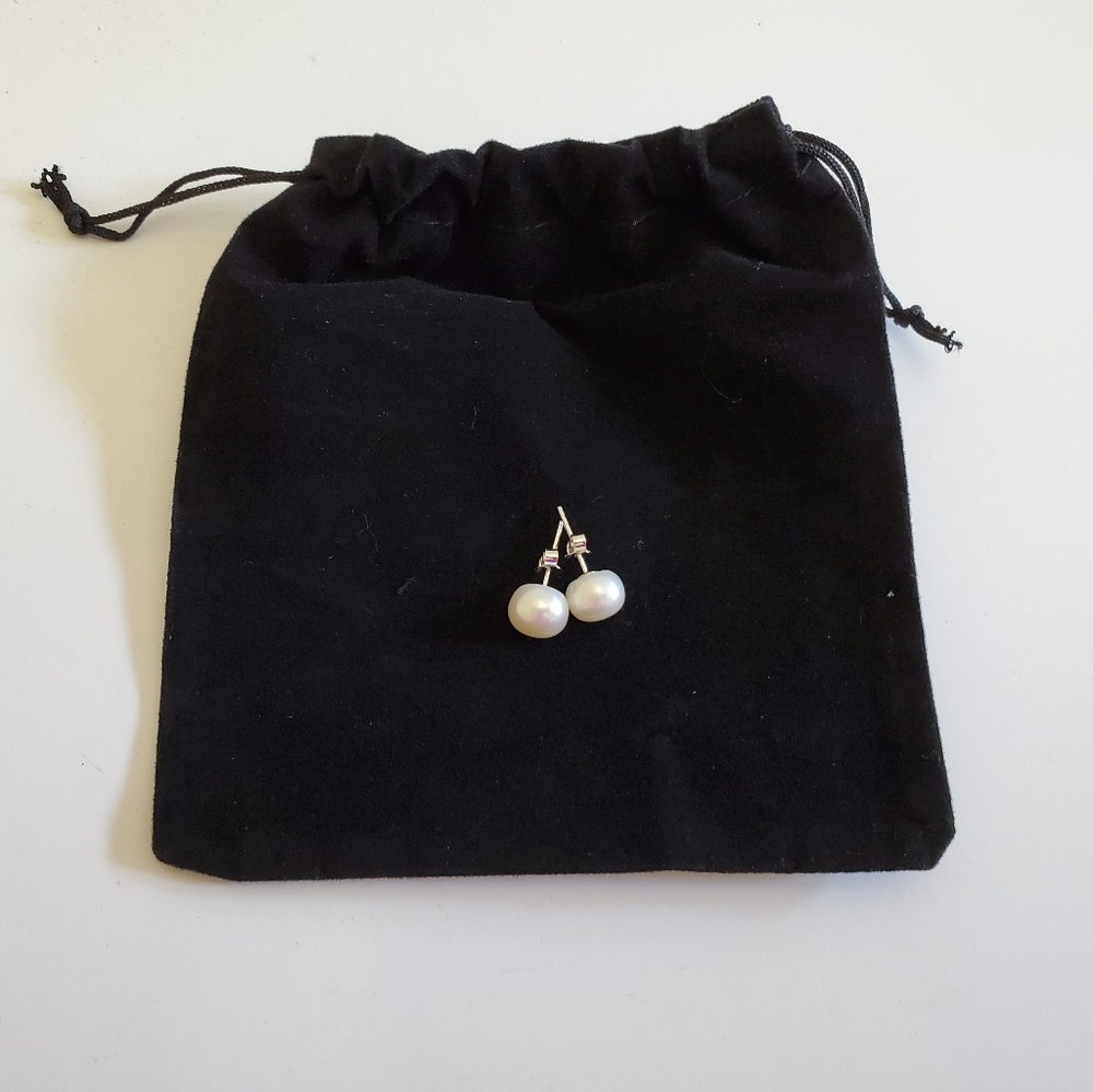 Women's Cultured Freshwater Pearl Stud Earrings - Picture 5 of 6